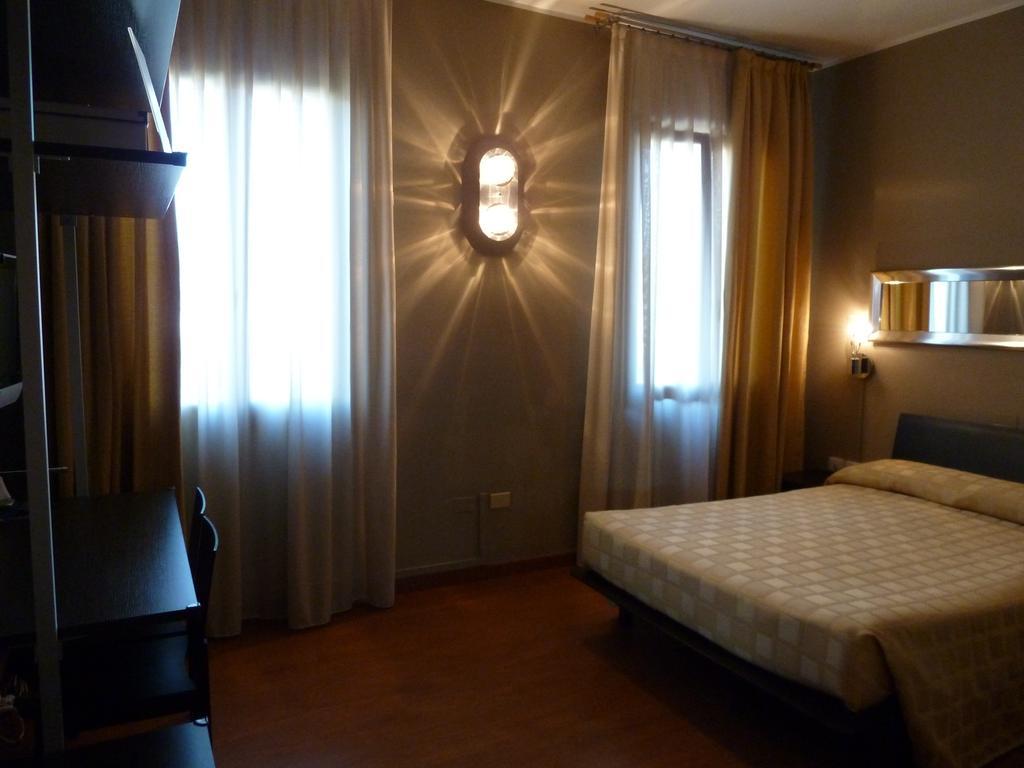 Small Hotel Royal Hotel Rc12 Padova Eksteriør billede
